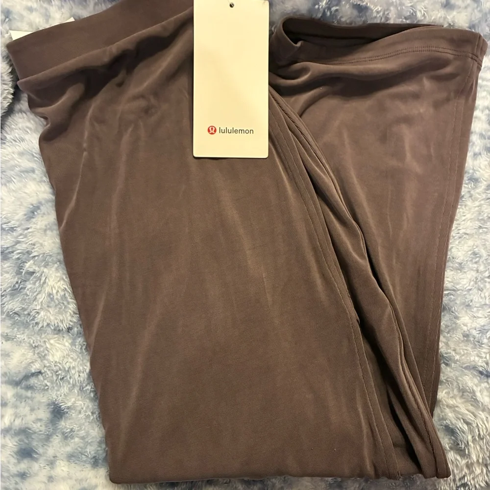 Lululemon Sz. Med. Drapey Softstreme Column MIDI Skirt High Rise $118 MSRP NWT - Picture 8 of 8